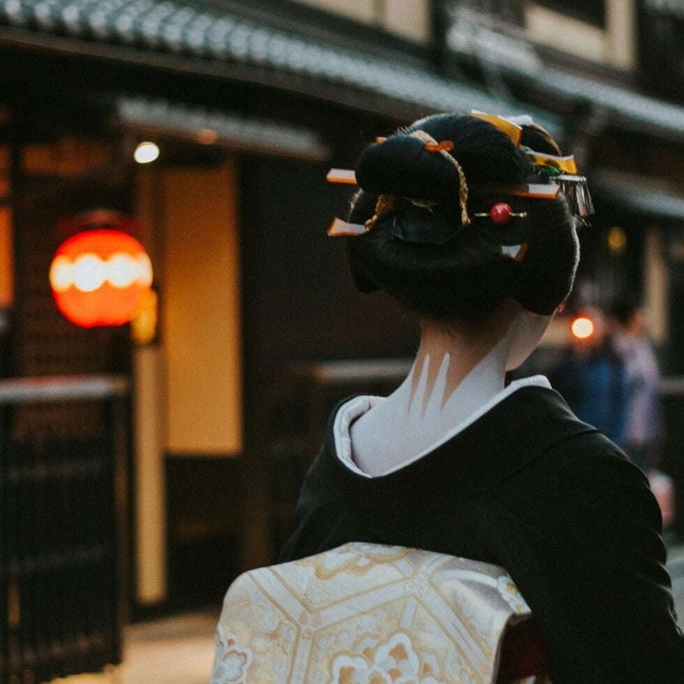 黒髪をツヤやかに、美しく。
日本女性に愛されてきた「美の守り神」